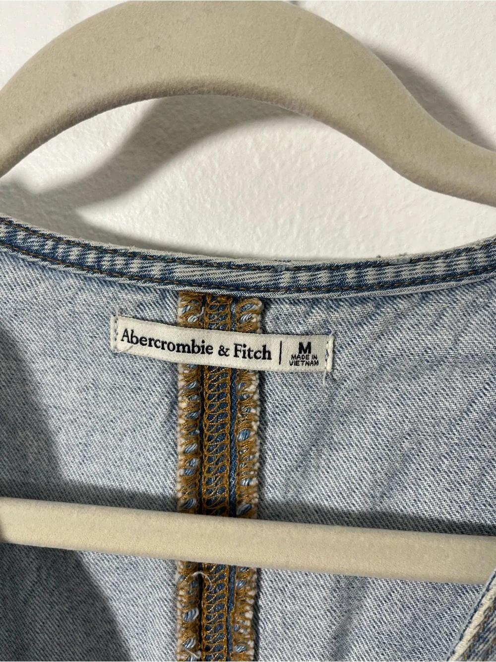 Abercrombie & Fitch Size M Light Blue Denim Vest with 5 Button Closure - Picture 2 of 5